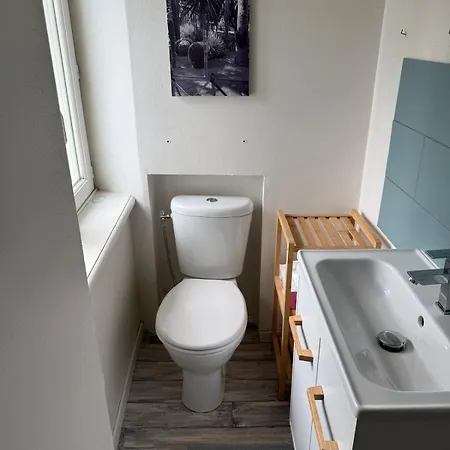 شقة T2 Avec Balcon A 5 Mn A Pied De La *