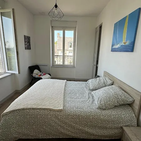 T2 Avec Balcon à 5 Mn à Pied De La * Donville-les-Bains